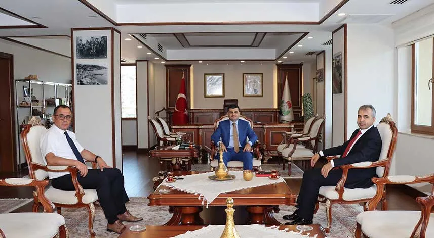 Emen, görevini Tüfekçi'ye devretti