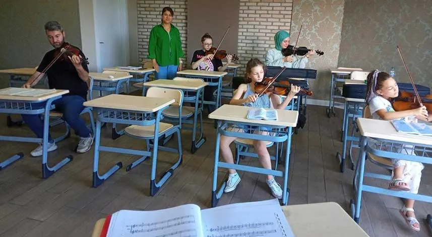 Akçaabat'ta sanat akademisi açıldı