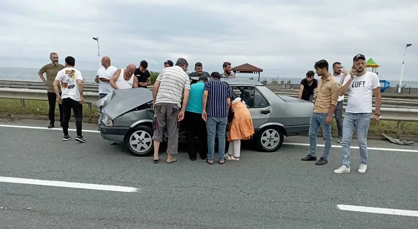 Rize’de otomobil ile minibüs çarpıştı