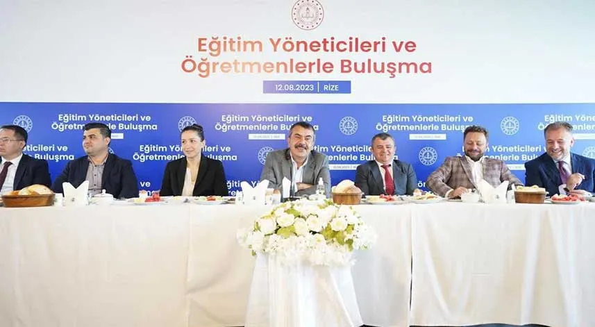 Milli Eğitim Bakanı Yusuf Tekin Rize’de öğretmenlerle buluştu