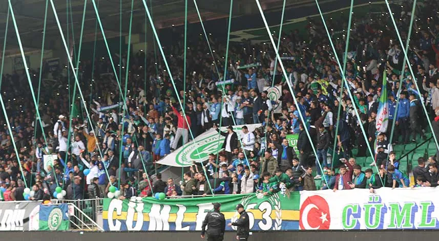 'Cümle Alem' taraftar grubu faaliyetlerini durdurdu