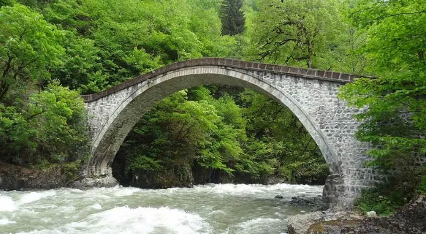 Rize’nin Mikron Köprüsüyle tarihe tanıklık 