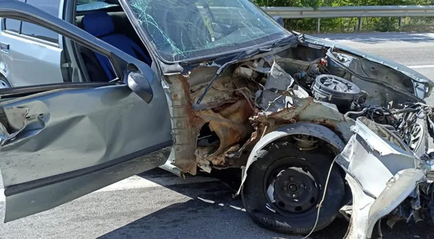 Samsun'da otomobilin tıra çarptığı kazada 1 kişi öldü, 1 kişi yaralandı