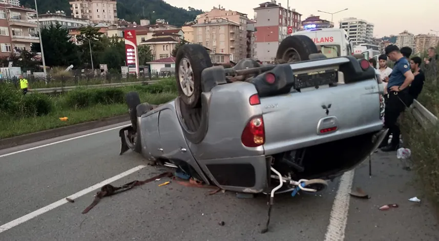 Rize'de karşı şeride geçen kamyonet ters döndü: 3 yaralı