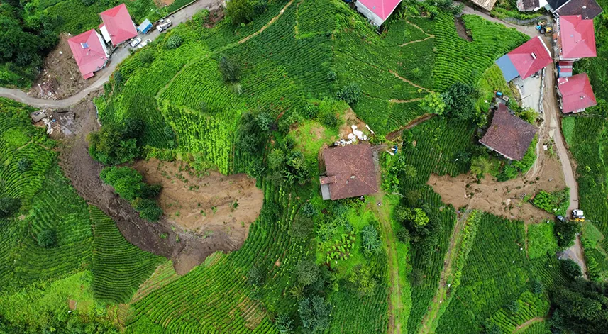 Rize'de şiddetli yağış etkili oldu