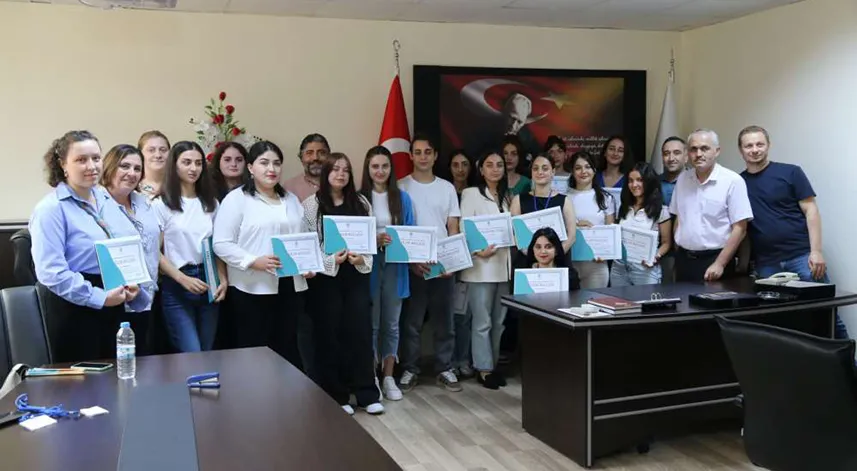 RTEÜ'de Gürcü öğrenciler sertifikalarını aldı