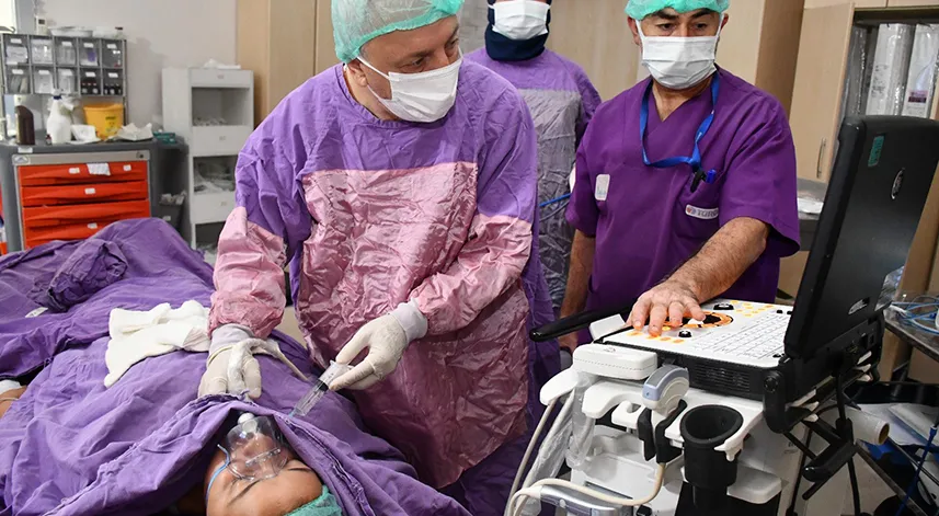 19 yaşındaki hastanın tiroid nodülü ameliyatsız tedavi edildi