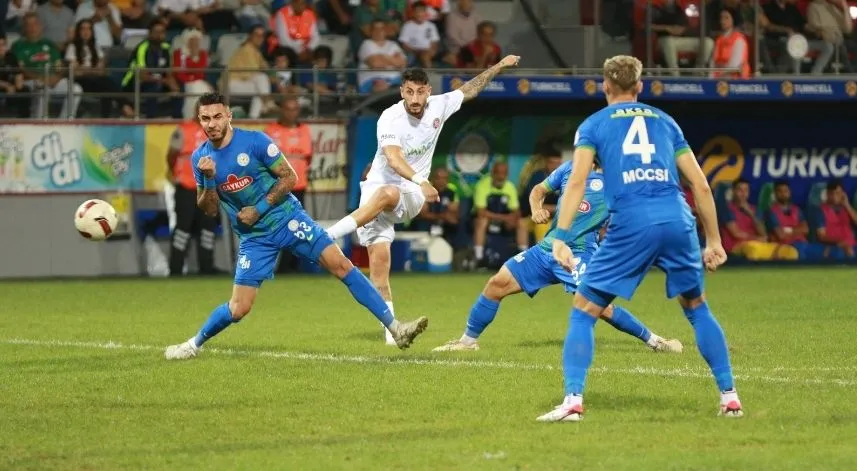 TSL 4. Hafta: Çaykur Rizespor-Vavacars Fatih Karagümrük: 1-0 (İlk Yarı)