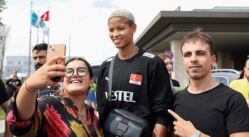 Avrupa Şampiyonu A Milli Kadın Voleybol Takımı yurda döndü