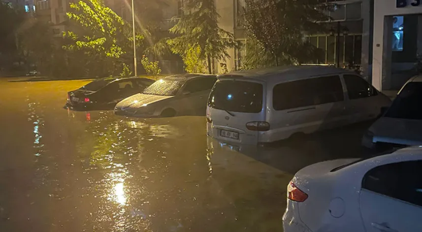 İstanbul'da sel ve su baskınları meydana geldi 