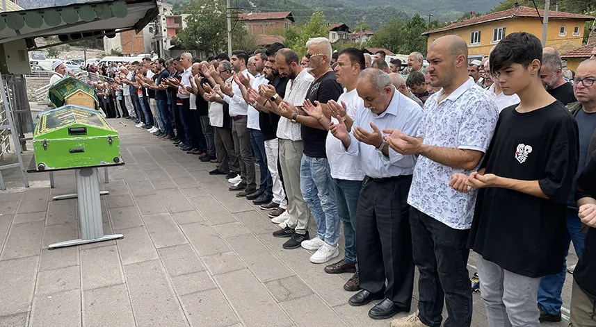 Karabük'te tüfekle öldürülen kadın ve annesinin cenazeleri toprağa verildi