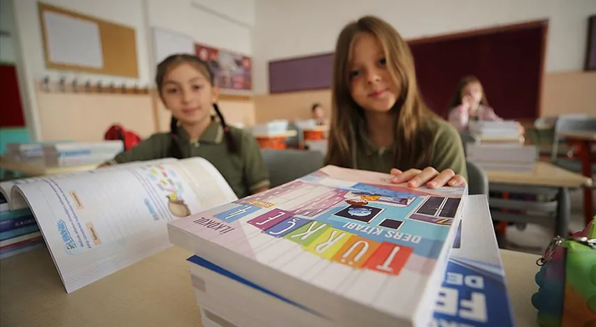 Türkiye genelindeki 20 milyonu aşkın öğrenci ders başı yaptı