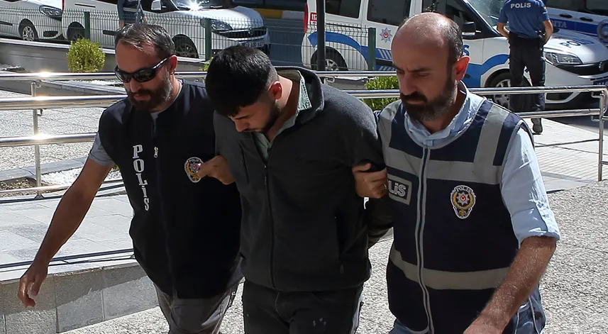 Bıçaklı kavgada 1 kişiyi öldüren, 1 kişiyi yaralayan zanlı tutuklandı