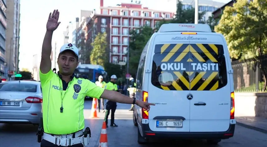 Ülke genelinde eş zamanlı okul çevreleri ve servis araçları denetimi yapıldı