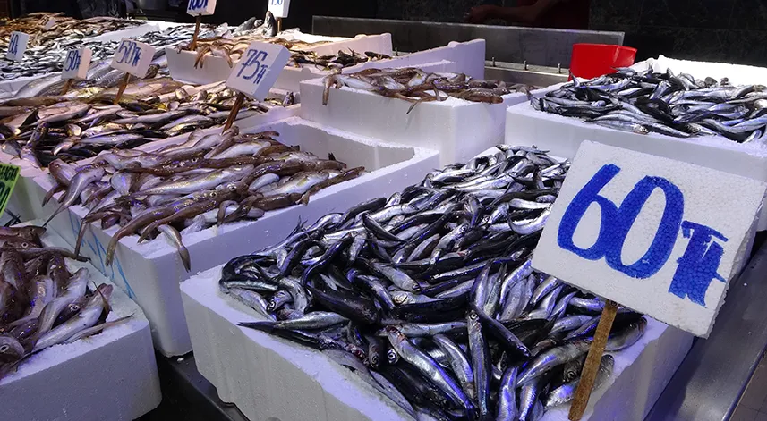Rize'de tezgahlarda bütün balık çeşitleri var bir tek o yok