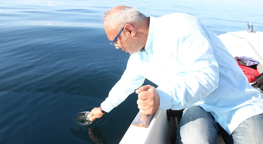 Rize’nin Çayeli ilçesi açıklarında petrol olup olmadığına dair numuneler alındı