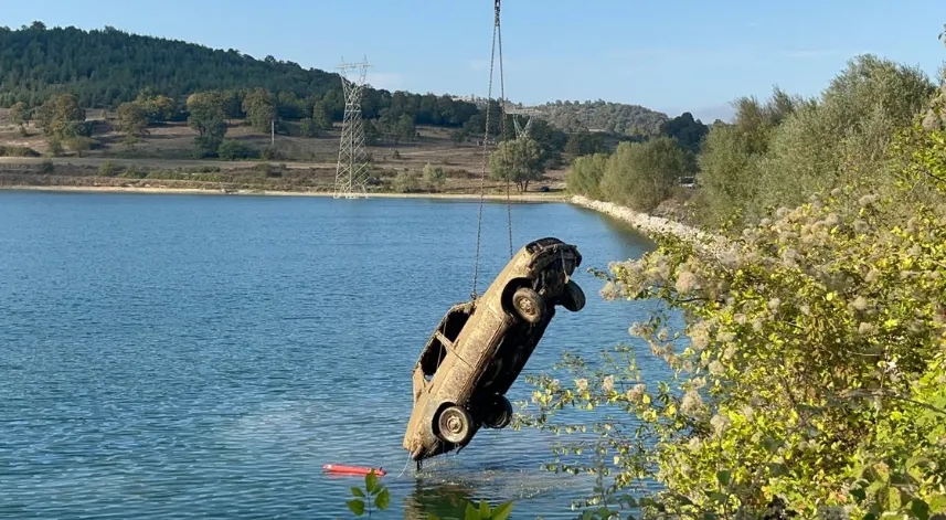 Yılar Önce Çalınan Otomobil Göletten Çıktı