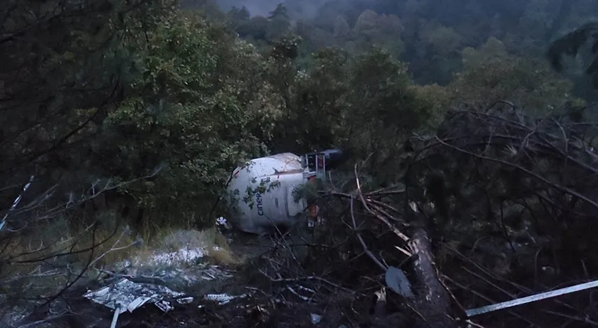 Bolu'da uçuruma yuvarlanan tankerin sürücüsü öldü