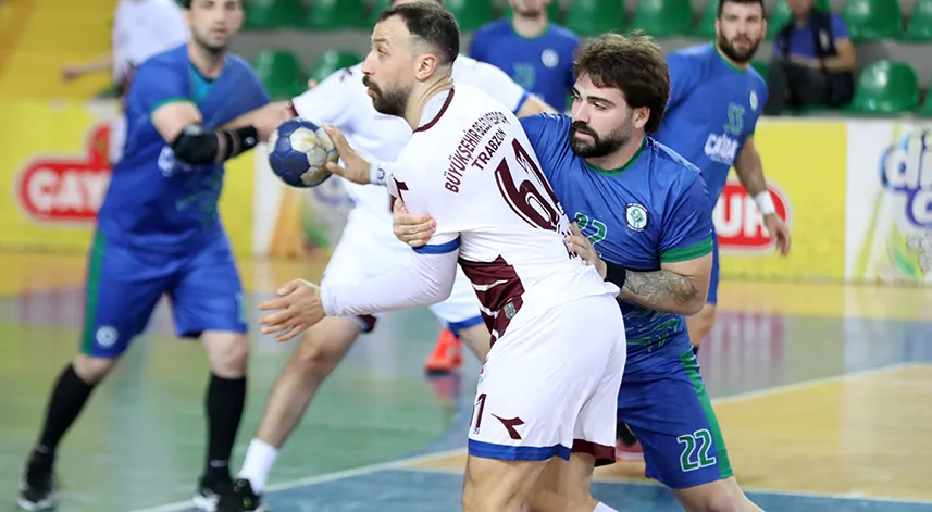 Karadeniz derbisinin kazananı Rize Belediyespor oldu