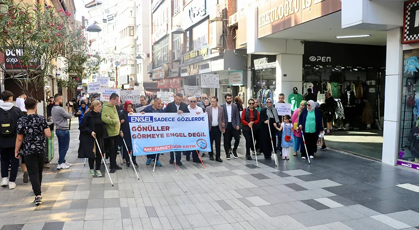 Trabzon'da görme engelliler farkındalık yürüyüşü düzenledi