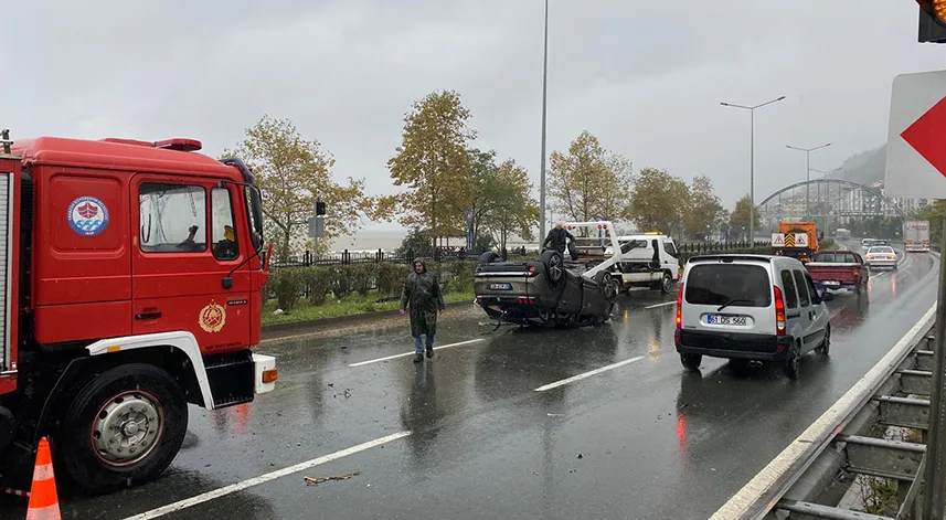 Trabzon'da otomobilin takla attığı kazada akademisyen çift yaralandı