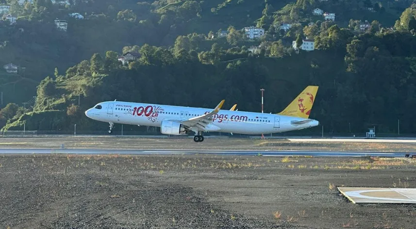 Pegasus'un 100. yıla özel uçağı, Rize-Artvin Havalimanı'nda