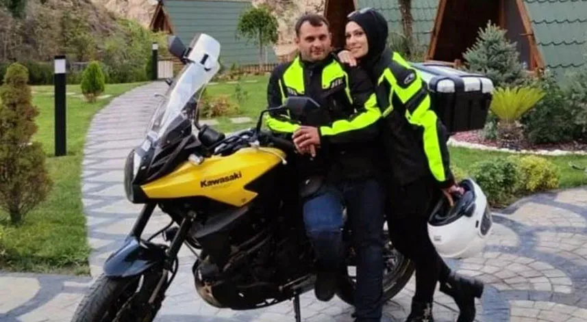 Otomobille çarpışan motosikletteki çift hayatını kaybetti