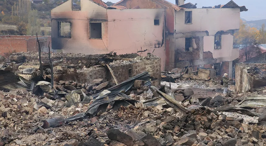 Kastamonu'da 53 yapıyı etkileyen yangın söndürüldü