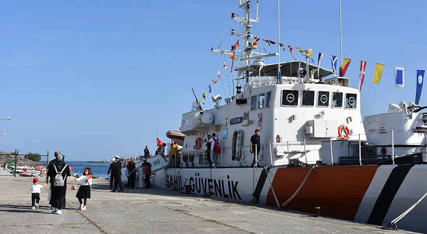 TCSG-95 Sahil Güvenlik Botu vatandaşların ziyaretine açıldı
