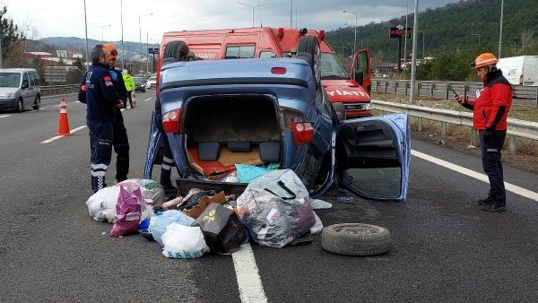 Ciple çarpışıp takla atan otomobildeki anne- oğul yaralı