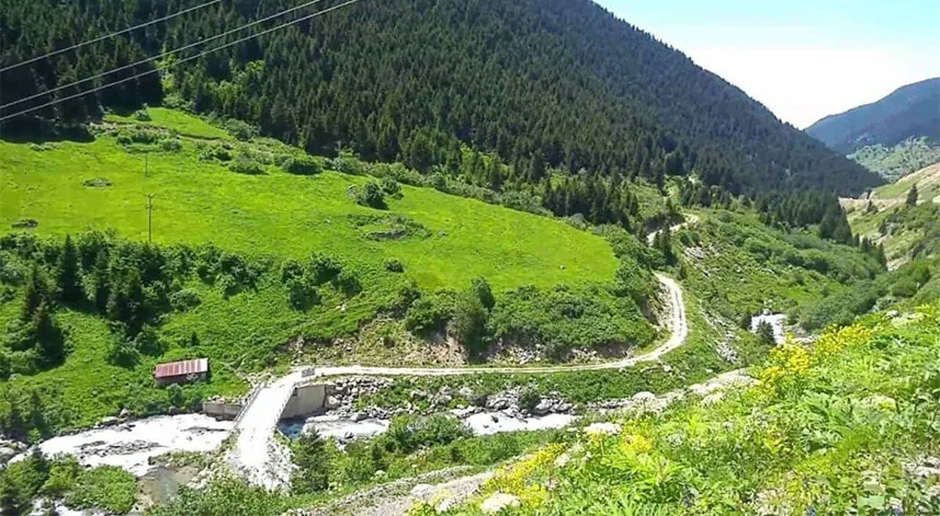 Sivrikaya Yaylası: Eşsiz ahşap mimarisi ve doğal güzellikleriyle göz kamaştırıyor