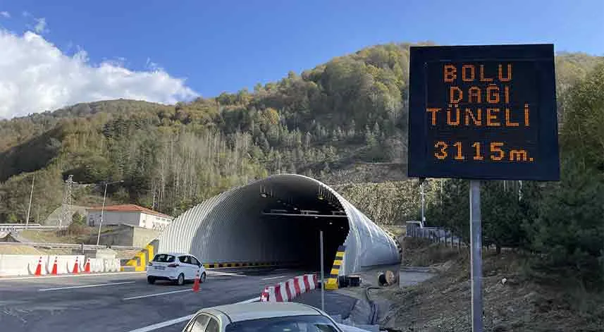 Yenilenen Bolu Dağı Tüneli trafiğe açıldı