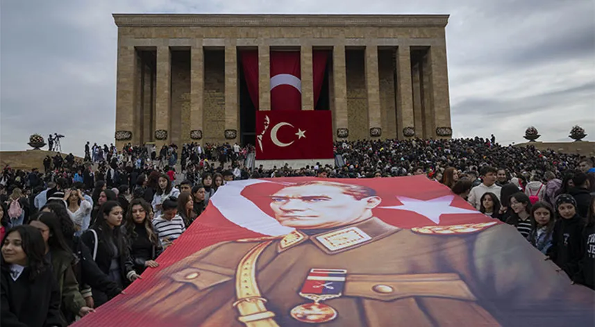 Anıtkabir'de ziyaretçi yoğunluğu