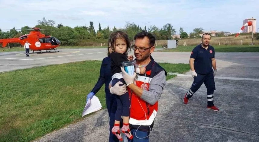 2 yaşındaki kız çocuğunun yardımına ambulans helikopter yetişti