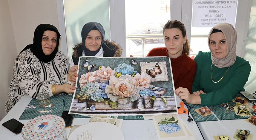 Üç boyutlu kağıt rölyef tablolar geçim kaynakları oldu