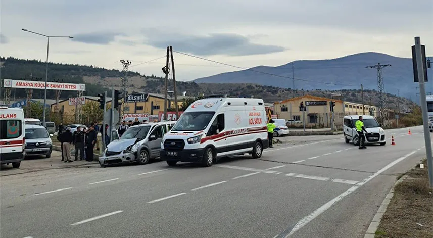 Amasya'da iki hafif ticari aracın çarpıştığı kazada 6 kişi yaralandı