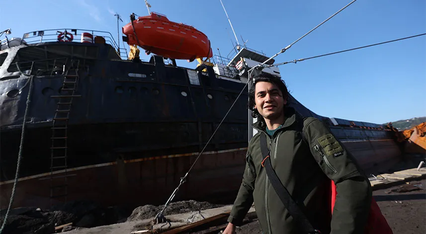 Zonguldak'ta fırtına nedeniyle ikiye bölünen geminin personeli yaşadıklarını anlattı