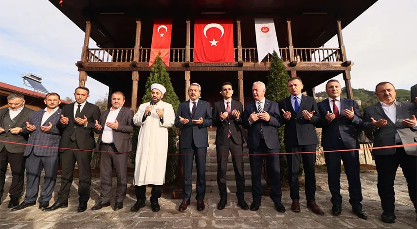Rize'de tarihi cami restorasyonun ardından ibadete açıldı 