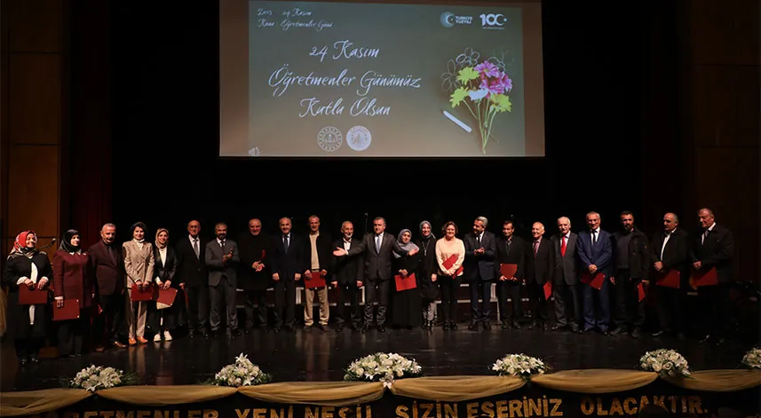 Gençlik ve Spor Bakanı Bak, Rize'de Öğretmenler Günü törenine katıldı