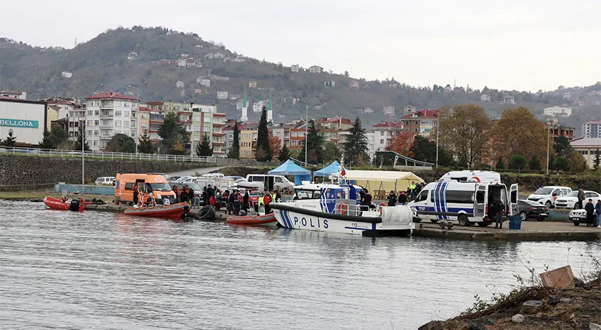 Trabzon'daki fırtınada dalgalara kapılan 2 lise öğrencisini arama çalışmaları sürüyor