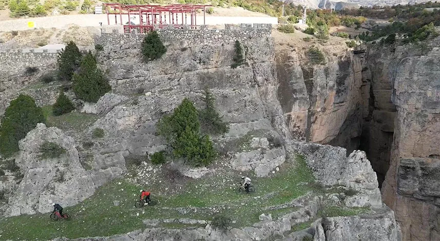 Bisiklet sporcuları Cehennem Deresi Kanyonundan iniş yaptı