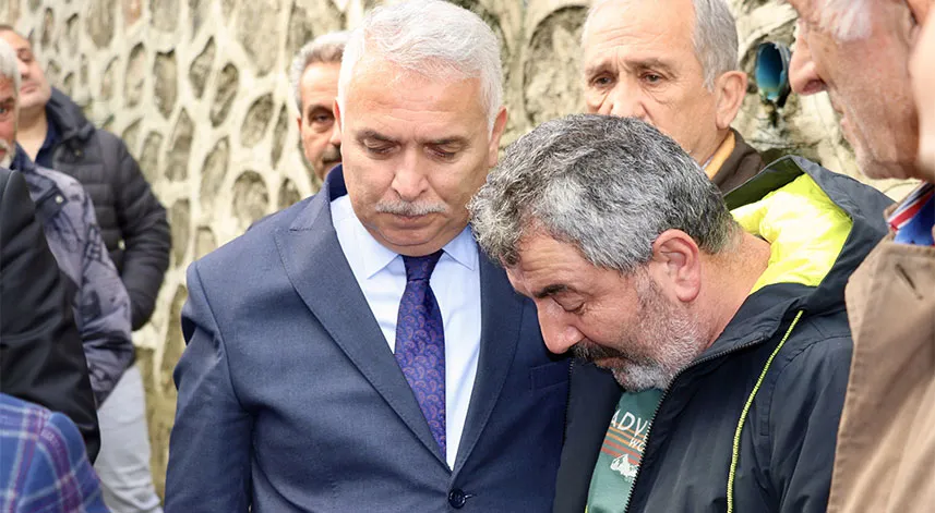 Trabzon Valisi Yıldırım'dan fırtınaya kapılarak denizde boğulan öğrencilerin okuluna ziyaret