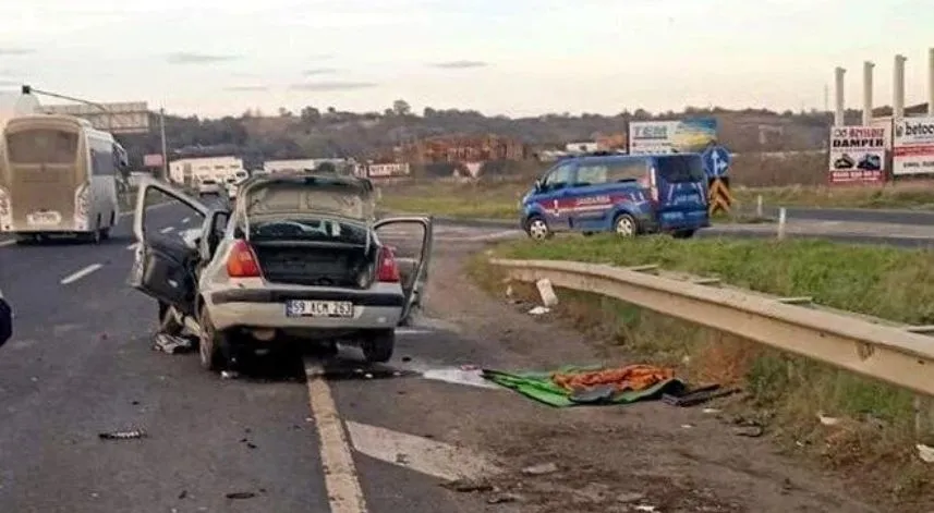 Işık ihlali yapan kamyon, otomobile çarptı: 1 ölü, 2 yaralı