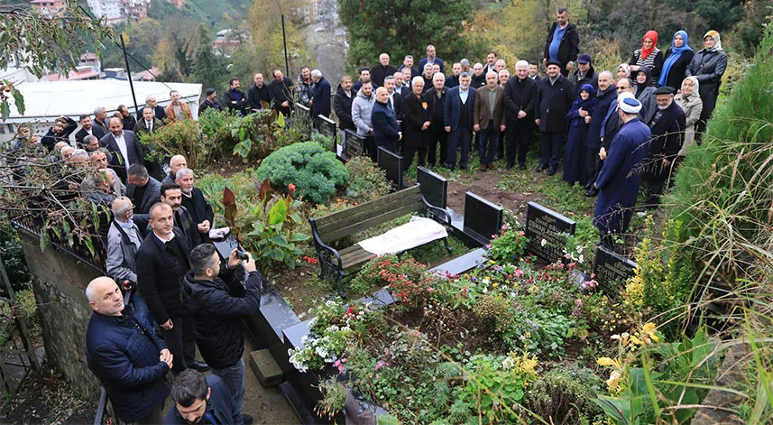 'Güzel İnsan' Osman Karavin, mezarı başında anıldı