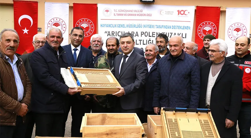 Gümüşhane’de arıcılara bin 320 adet polen tuzaklı kovan altlığı dağıtıldı