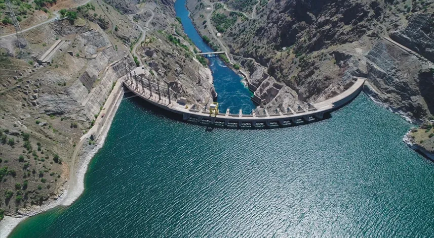Türkiye'nin ikinci büyük hidroelektrik santralinde 36 yıllık türbinler yenileniyor
