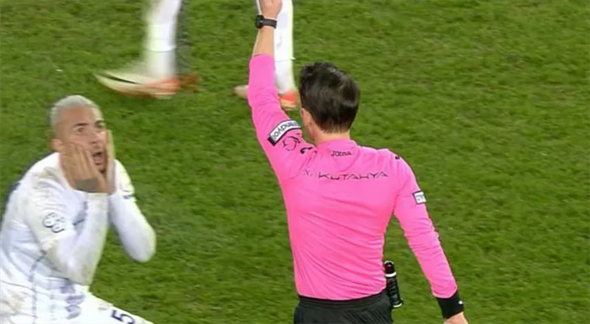 Çaykur Rizesporlu futbolcu Emirhan, hakem Halil Umut Meler'e yapılan saldırıyı kınadı