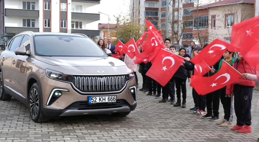 Ordu'da öğrenciler Yerli Malı Haftası'nı Togg'la kutladı