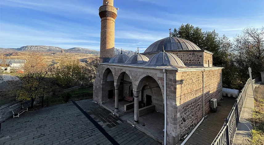 Şebinkarahisar'da asırlardır ayakta kalan camiler kültür turizmine katkı veriyor