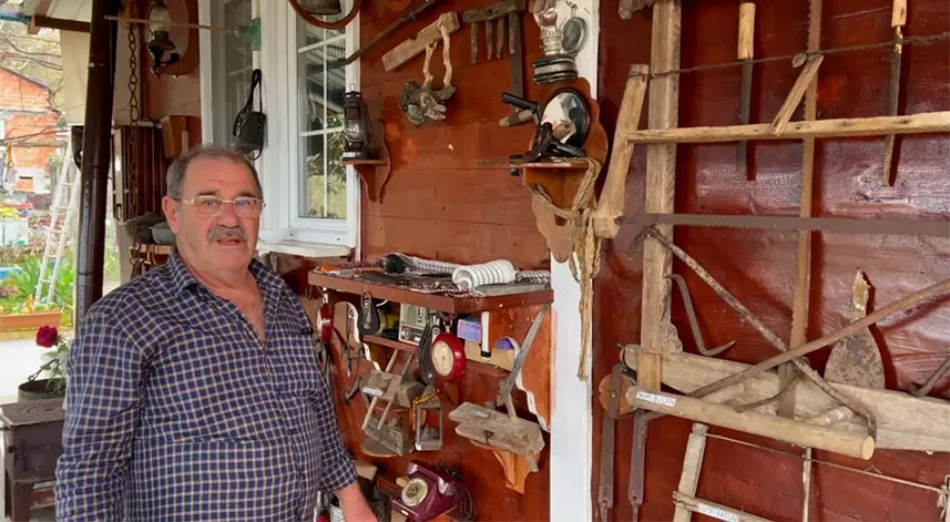 Rize'nin yöre kültürünü evinde sergiliyor